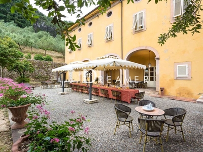 Villa di 1660 mq in affitto Via del Borgo 72, Lucca, Toscana