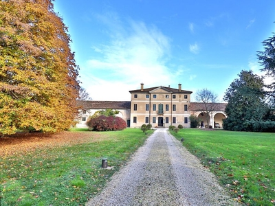 Villa di 2100 mq in vendita Via Giuseppe Roi n. 92, Montegalda, Vicenza, Veneto