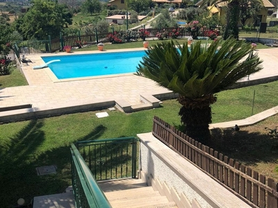 Villa di 260 mq in vendita Guidonia, Lazio