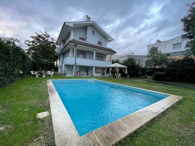 Prestigiosa villa di 401 mq in vendita Fiumicino, Italia