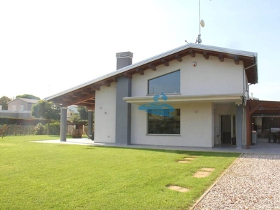 Prestigiosa villa di 364 mq in vendita Ravenna, Emilia-Romagna