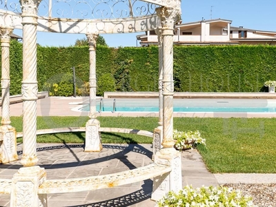 Prestigiosa villa di 524 mq in vendita Via Fratelli Bandiera, Robecco sul Naviglio, Lombardia