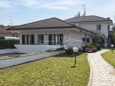 Villa di 440 mq in vendita via Mazzini 10, Cermenate, Lombardia