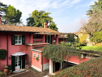 Prestigiosa villa di 380 mq in vendita Via Panoramica, Brescia, Lombardia