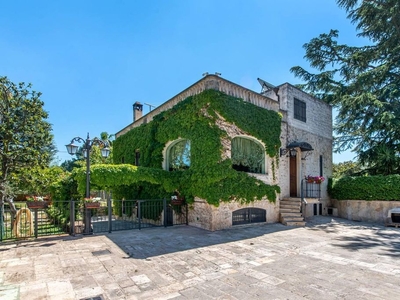 Prestigiosa villa di 322 mq in vendita Viale delle Acacie, 90, Fasano, Puglia