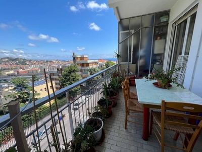 Appartamento in vendita a Savona - zona Mongrifone