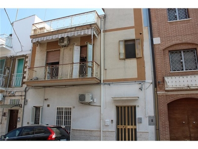 Appartamento in Via Armando Diaz, 25, Canosa di Puglia (BT)