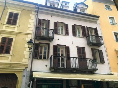 Vendita Appartamento via Croce di Città, Aosta