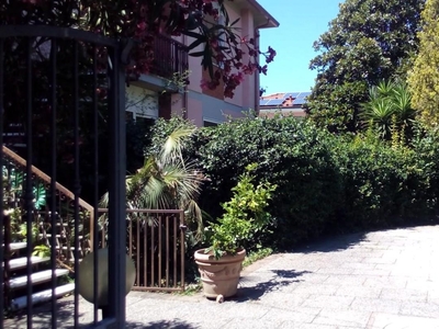 Villa Bifamiliare con giardino, Massa partaccia