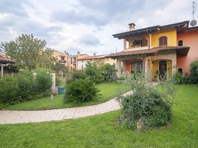 Villa bifamiliare via Papa Pio XII 4, Castel Rozzone