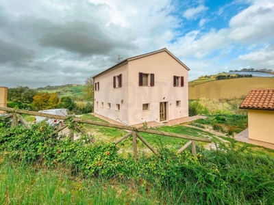 villa indipendente in vendita a Castelplanio