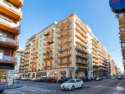 Appartamento con terrazzo in via gabriele d'annunzio 125, Catania