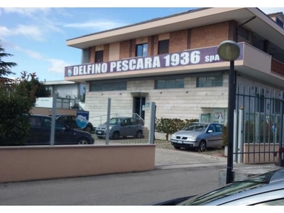 Negozio in vendita a Pescara, Frazione Centro città, via arrone 14
