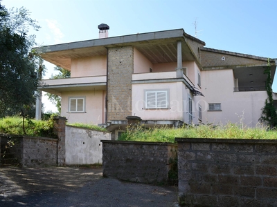 Villa Bifamiliare a Viterbo in Strada Fagiano Viterbo, S. Martino