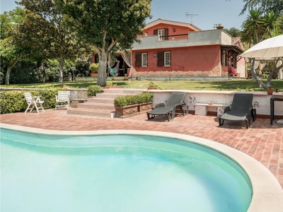 Spaziosa casa a Roma con giardino, piscina e barbecue