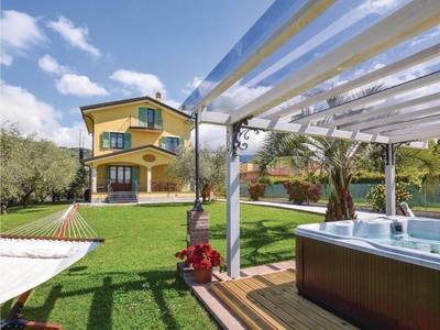 Casa a Piano Di Conca con terrazza, idromassaggio e barbecue