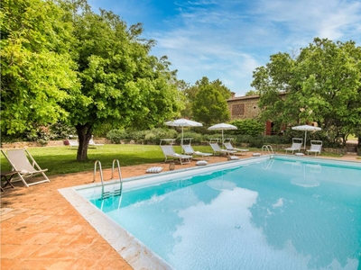 Casa a Rapolano Terme con terrazza, barbecue e piscina