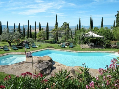 Casa con giardino, terrazza e piscina + vista panoramica