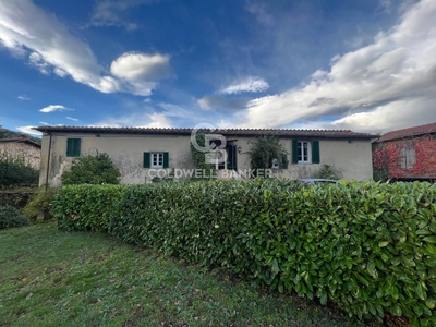 Villa in vendita a Lucca - Zona: Pozzuolo