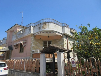 villa indipendente in vendita a Maddaloni