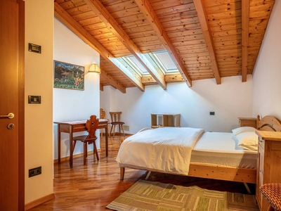 Appartamento 'Casa Al Portico Val Di Cembra' con vista sulle montagne e balcone