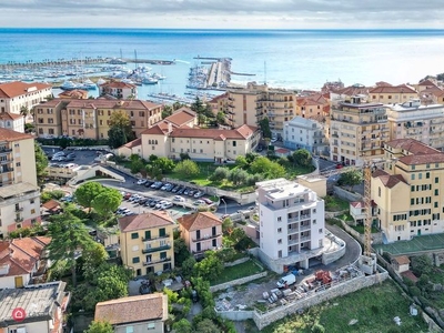 Appartamento in Vendita in Piazza roma a Imperia