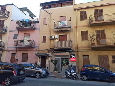 Appartamento in Vendita in Via Emiro Giafar 149 a Palermo