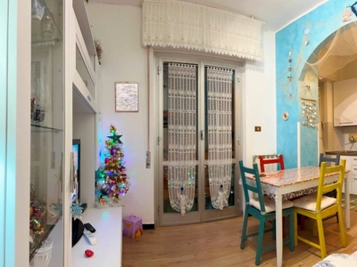 Bilocale in V Crispi, Savona, 1 bagno, 50 m², 1° piano, ascensore