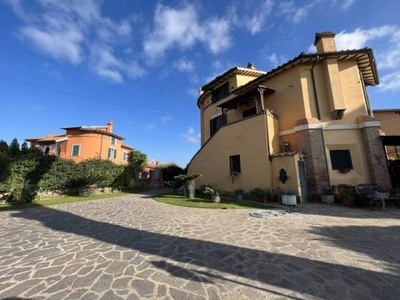 Casa in vendita in Monte dell'Ara-Valle Santa, Italia