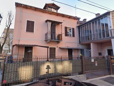 Casa indipendente in Vendita in Viale Cibrario a Asti