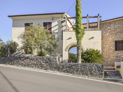 Casa indipendente vista mare a Vado Ligure