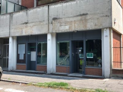 Negozio/Locale commerciale in Vendita in Via ALCIDE DE GASPERI a Alessandria