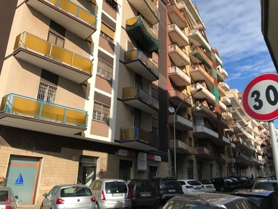 Negozio/Locale commerciale in Vendita in Via Carlo Sorcinelli 5 a a Taranto