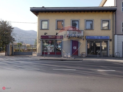 Negozio/Locale commerciale in Vendita in Via Giuseppe Mazzini 29 a Cisano Bergamasco