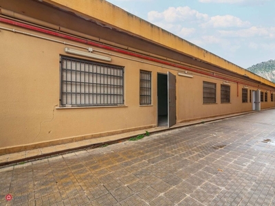 Negozio/Locale commerciale in Vendita in Viale Croce Rossa 226 a Palermo