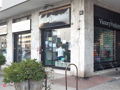 Negozio/Locale commerciale in Vendita in Viale Leonardo da Vinci 116 a Trezzano sul Naviglio
