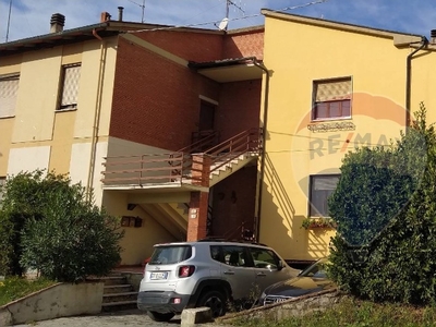 Quadrilocale in Via Borgo Lisci, Volterra, 1 bagno, posto auto, 90 m²