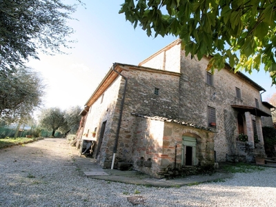 Rustico a Serravalle Pistoiese, 13 locali, 3 bagni, giardino privato