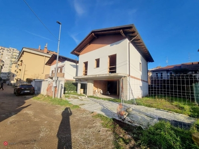 Villa in Vendita in a Novara
