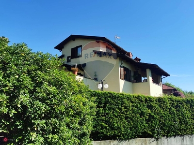 Villa in Vendita in Strada Cantone Vindolo 10 a Biella