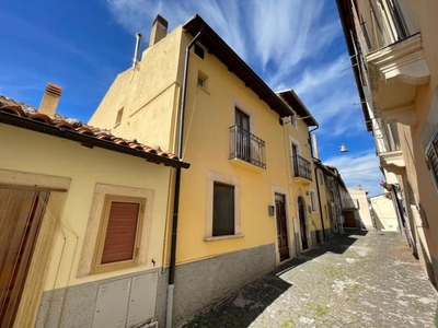 villa indipendente in vendita a Barisciano