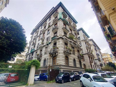 Appartamento in Via Carlo Poerio 89 in zona Chiaia a Napoli