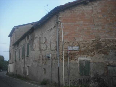 Casa indipendente in Vendita a Montechiarugolo Via Parma
