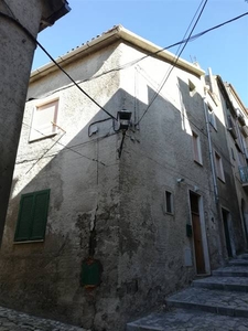 Casa semi indipendente in Vico Cacciatori Bolognesi a Caiazzo