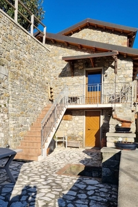 Casa semi indipendente in zona Regnano a Casola in Lunigiana