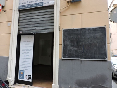 Negozio/Locale commerciale in Affitto in Giuseppe Malinverni 7 R a Genova