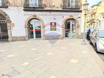 Negozio/Locale commerciale in Affitto in Via Etnea 112 a Mascalucia