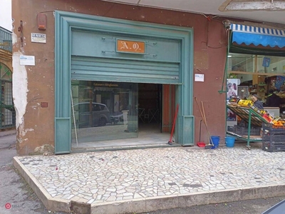Negozio/Locale commerciale in Affitto in Via Giudici a Angri