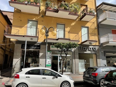 Negozio/Locale commerciale in Affitto in Via Giuseppe Mazzini a Battipaglia
