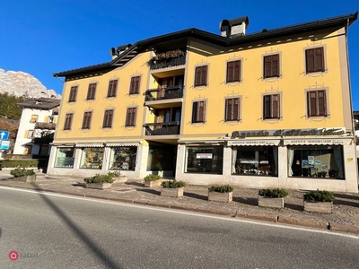 Negozio/Locale commerciale in Affitto in Via Roma 87 a Cortina d'Ampezzo
